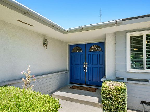 3rd image of 654 W Celeste Ave