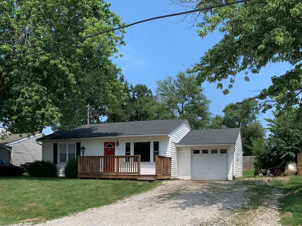 223 Maple Dr, Bethalto, IL 62010