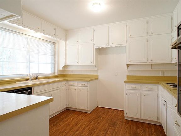 5th image of 2201 Stonegate Dr N