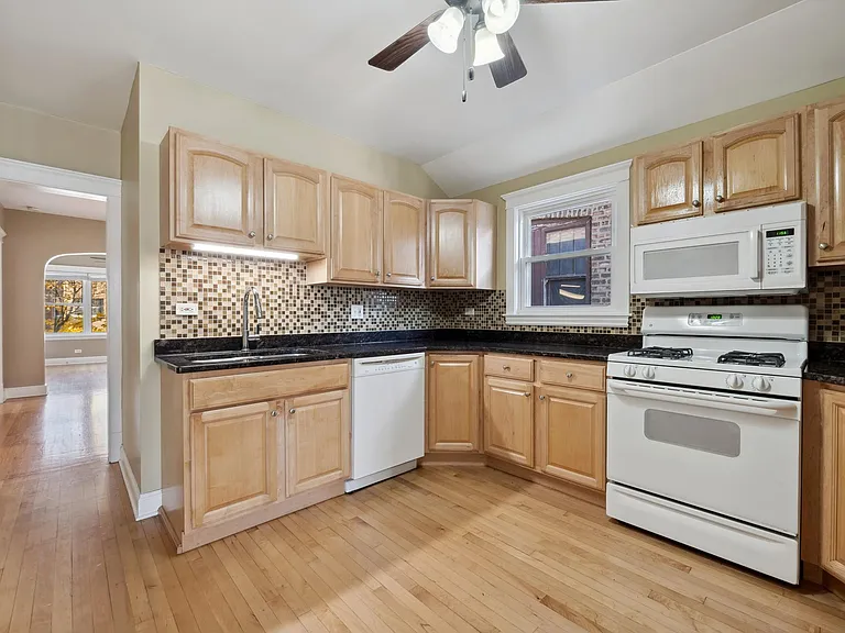 4140 N Austin Ave #2 — Photo 9