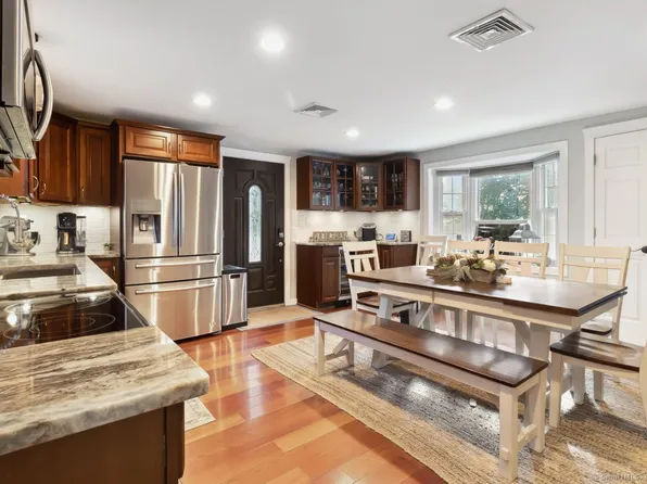 4 Walnut Trail, Danbury, CT 06811