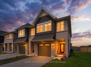 715 Maverick Cres, Ottawa, ON K2S 2X1