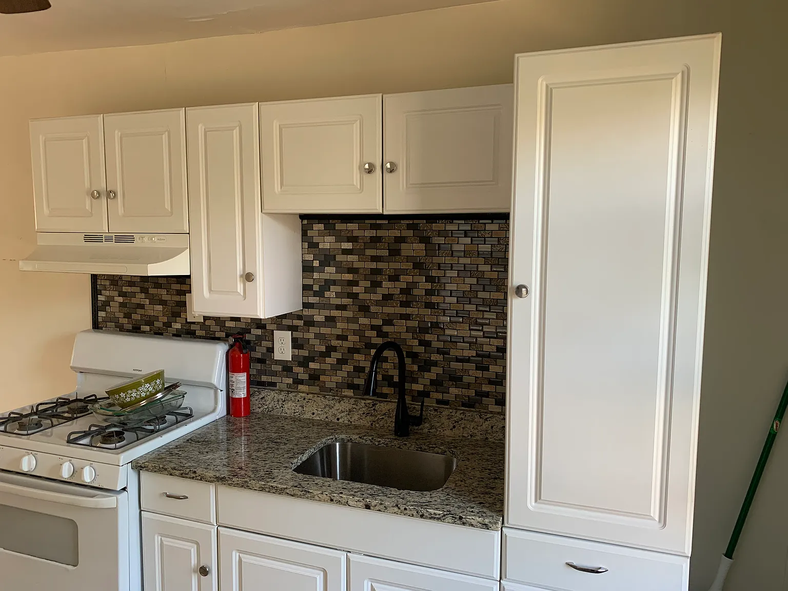 2 bed, 650 sqft, $1,725 — Photo 3