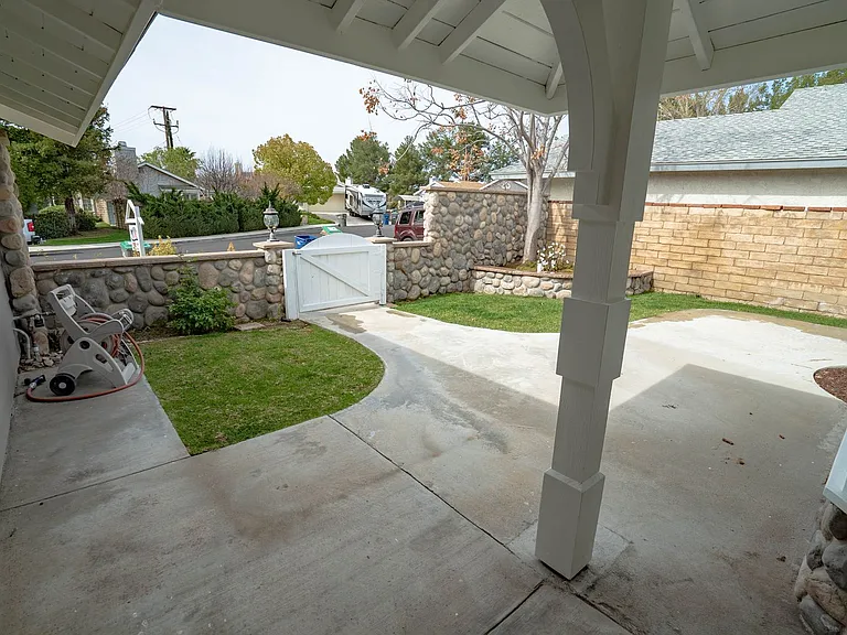 22735 Norton Dr — Photo 2