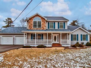 133 Greenleaf Dr, Long Pond, PA 18334