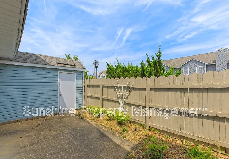 111 Castilian Dr — Photo 10