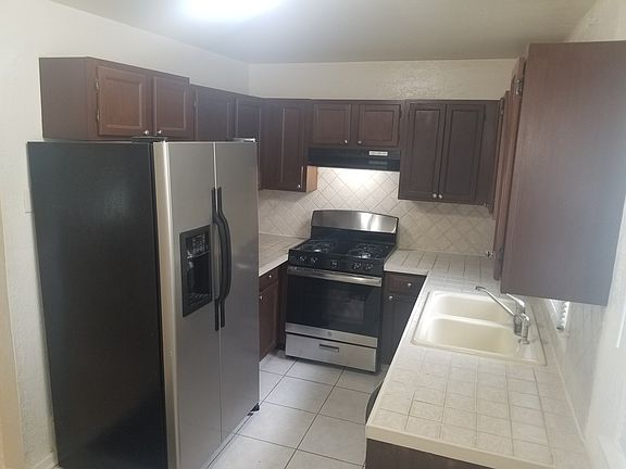 5th image of 2712 N Pine St