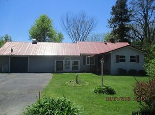 12 Danforth St, Hoosick Falls, NY 12090