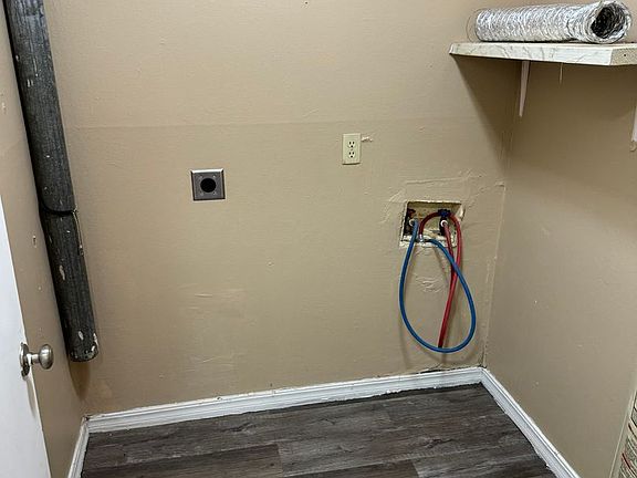 4th image of 816-818 Russell Cir #816