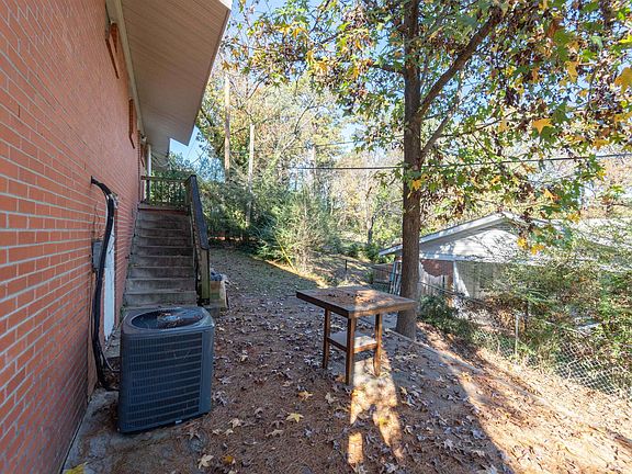 3rd image of 20 Rosemont Dr