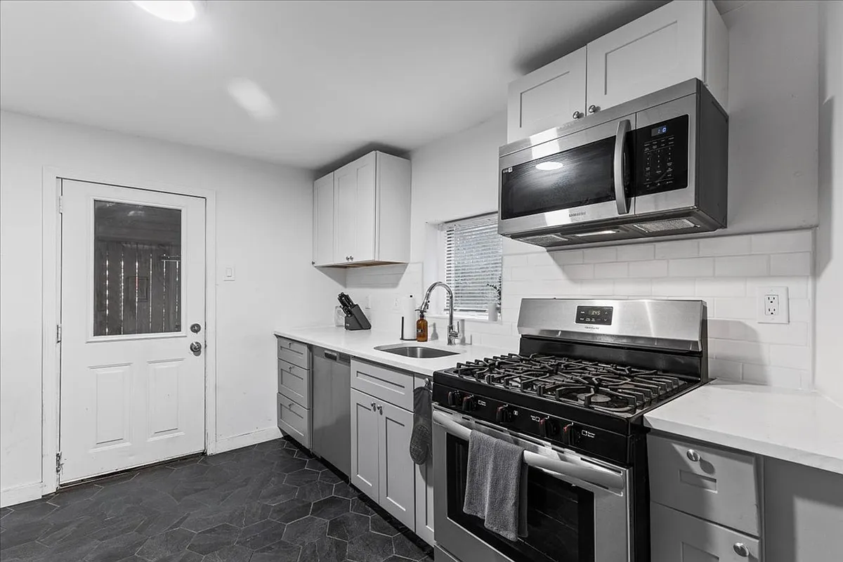 Building Photo - 175 42nd St