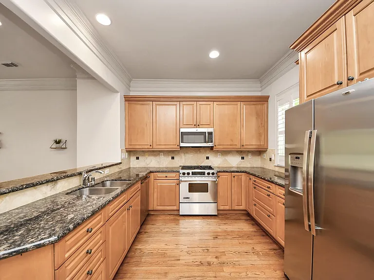 1912 Greenwich Place Dr — Photo 11