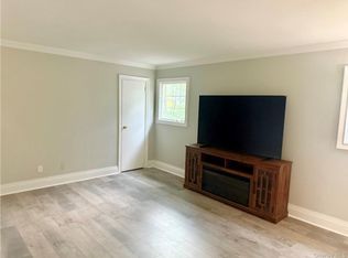 66 Seaman Neck Rd, Dix Hills, NY 11746