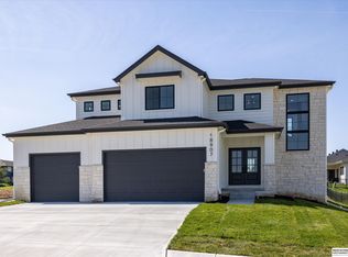 18907 Devonshire Dr, Gretna, NE 68028