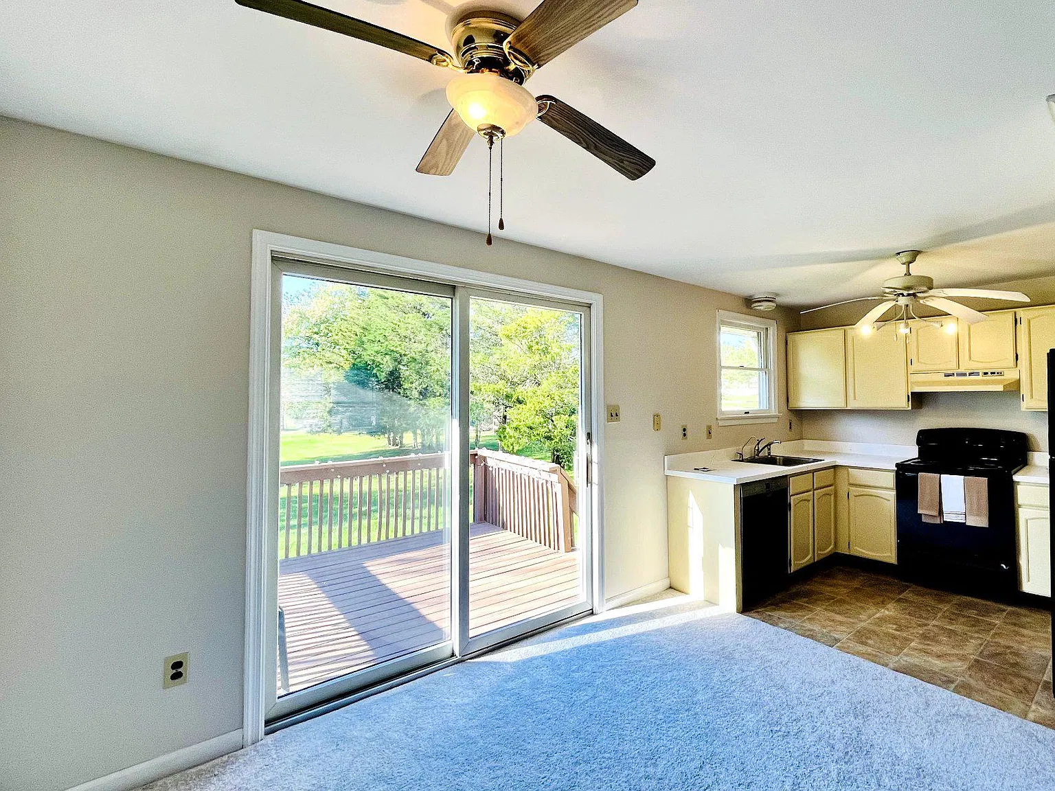 2 bed, 1.0 bath, 896 sqft, $2,100 — Photo 2