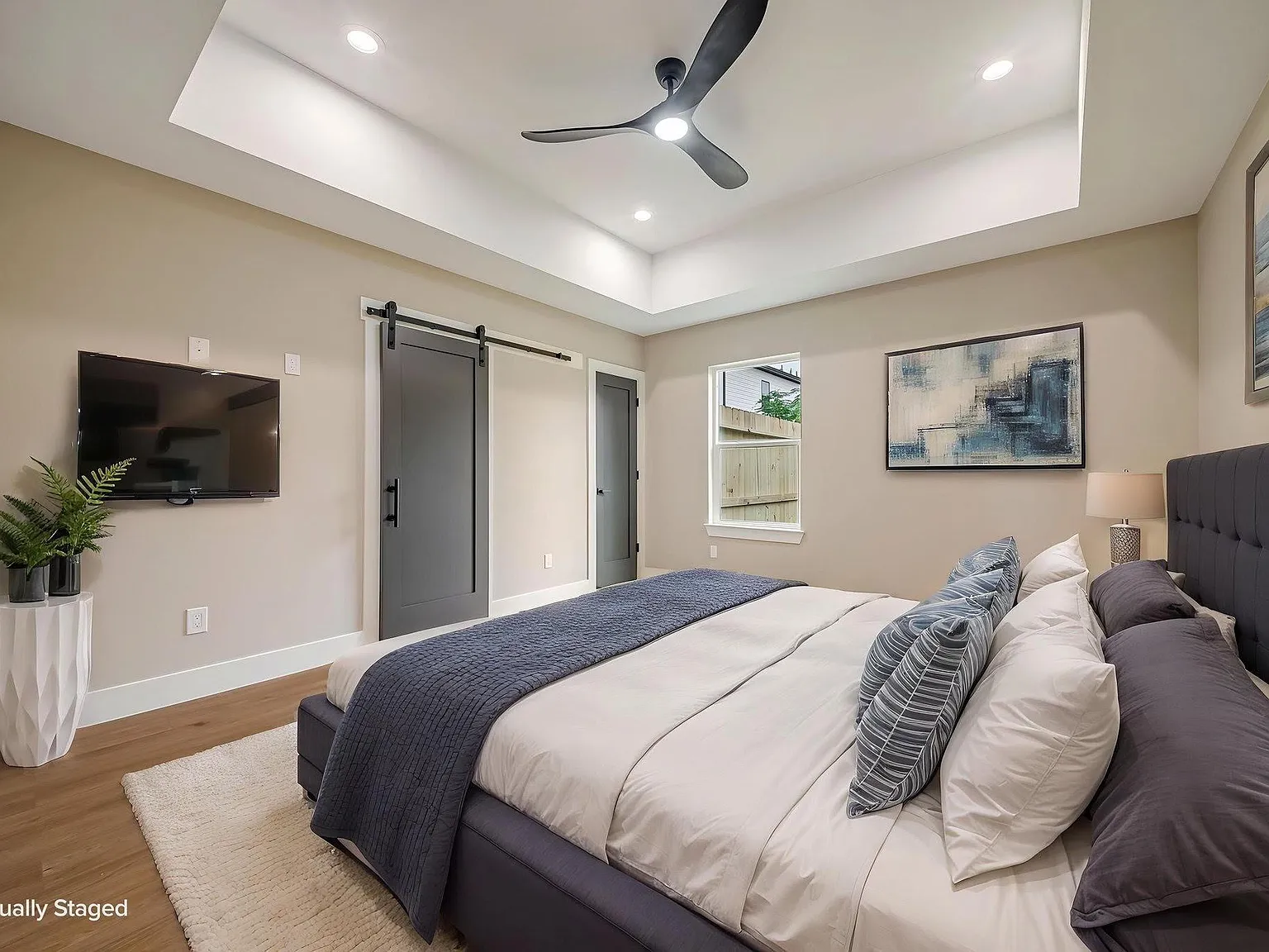 3 bed, 2.0 bath, 2560 sqft, $1,850 — Photo 4