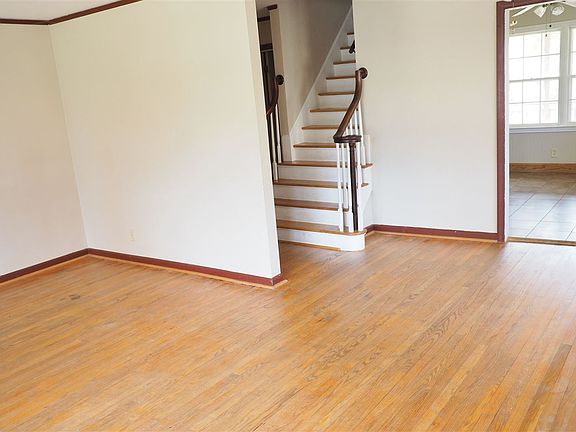 3rd image of 1005 SW Wayne Ave