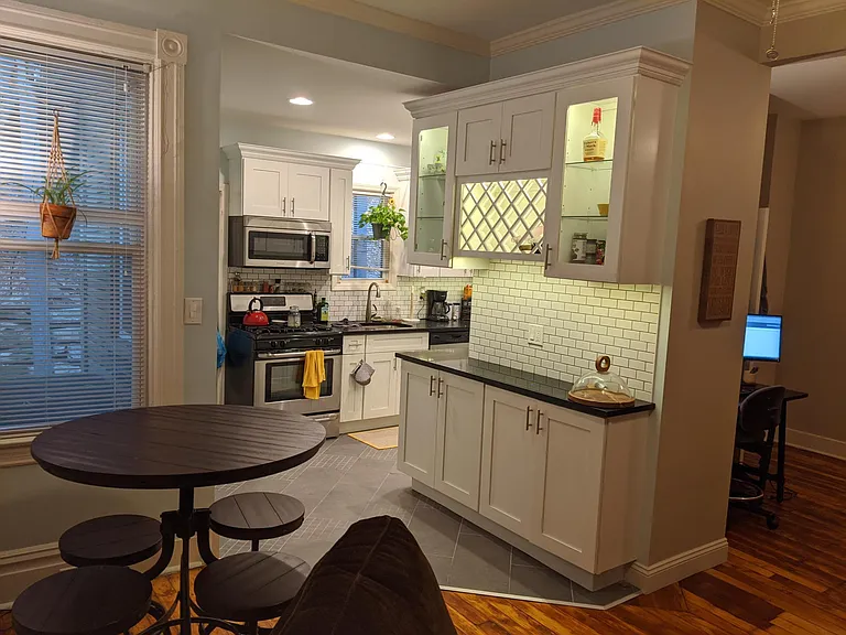 2334 Maple Ave #1 — Photo 2