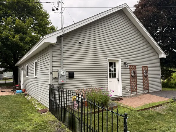 19 Clearwater Ave, Lewiston, ME 04240
