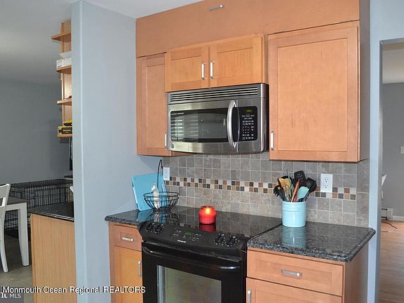 3rd image of 77 Saint Andrews Dr