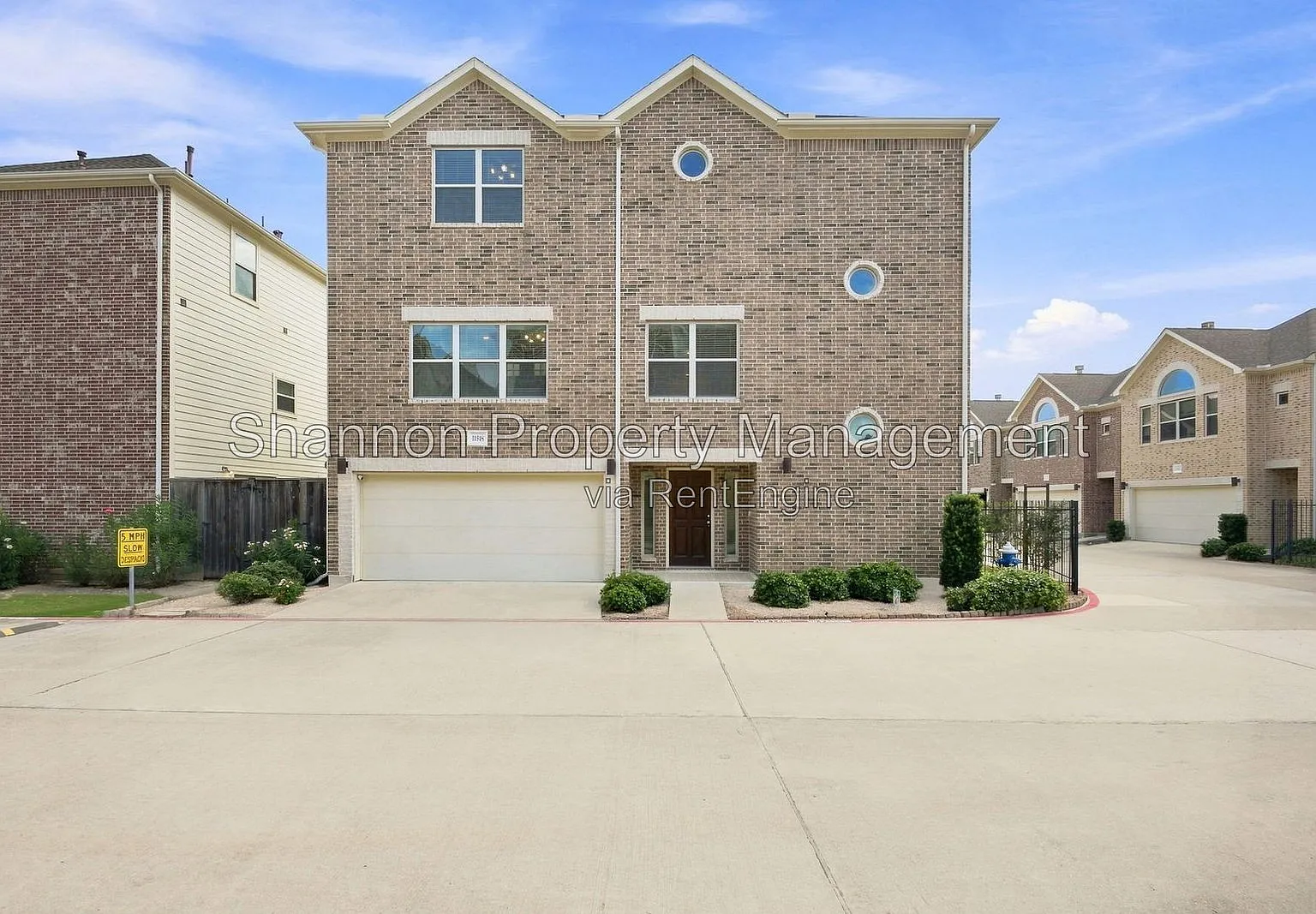3 bed, 2.5 bath, 2089 sqft, $1,995 — Photo 1