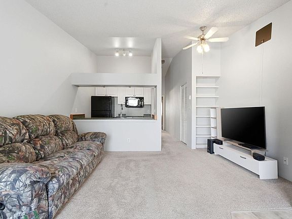 3rd image of 532 Oakwood Dr #E207