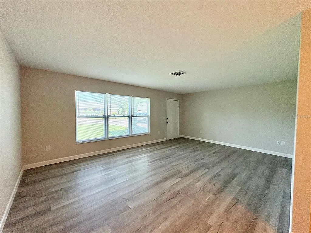 3 bed, 2.0 bath, 1624 sqft, $1,995 — Photo 3