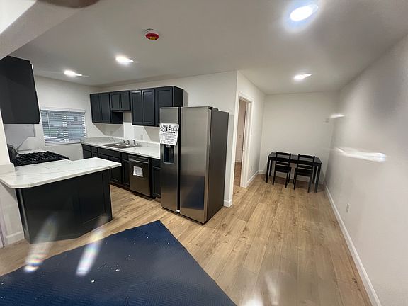 3rd image of 25 Kathryn Dr #2
