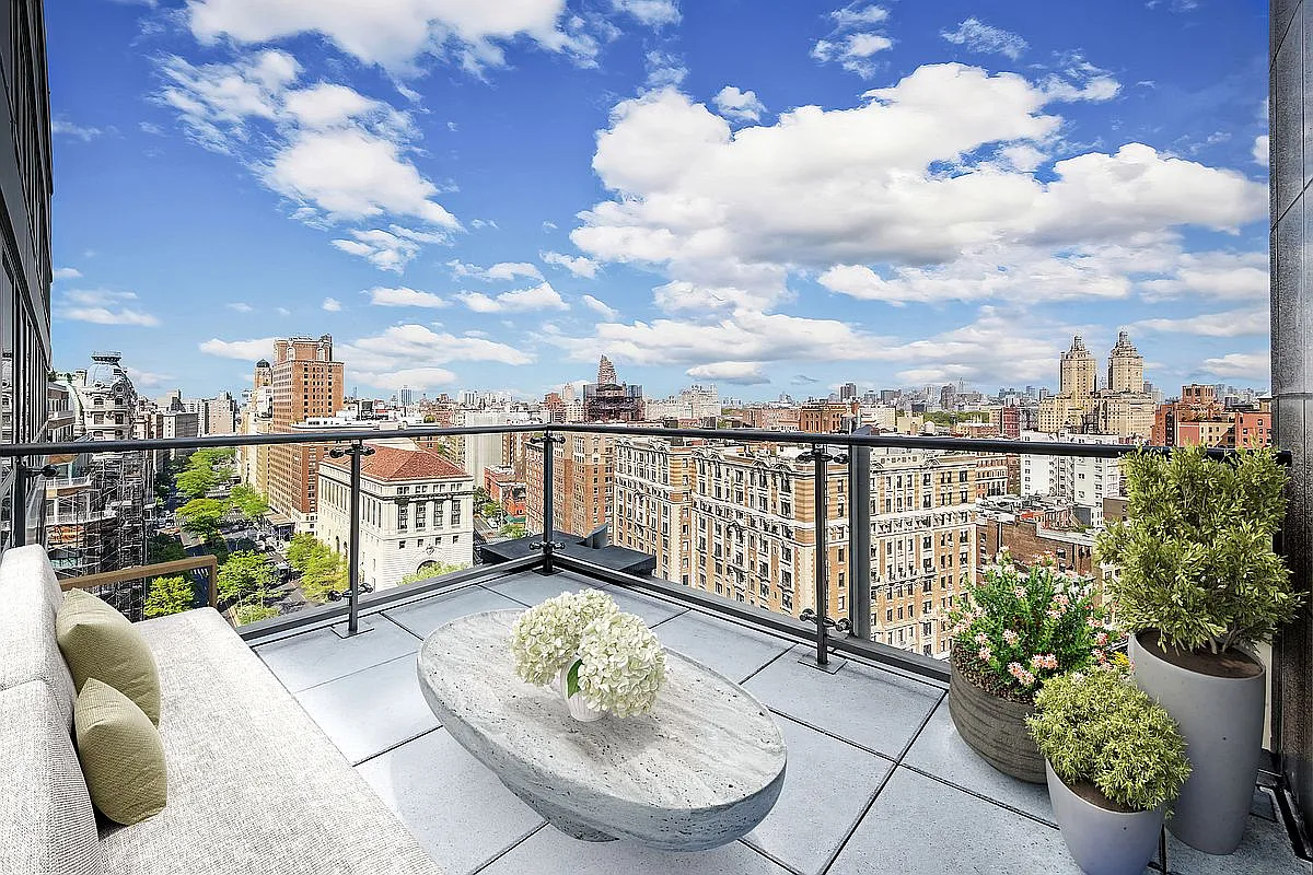 212 W 72nd St #18G photo 1