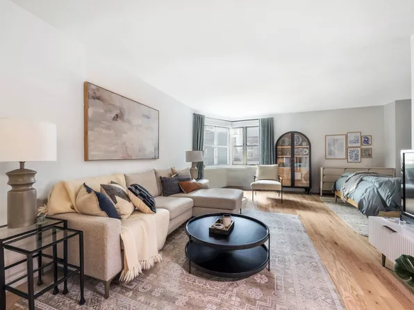 300 East 40th Street image 1 of 8