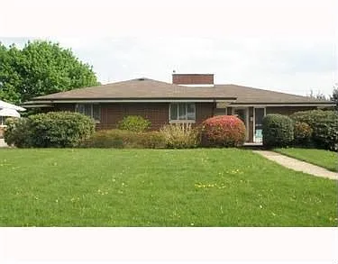 1040 Knollwood Rd photo 1