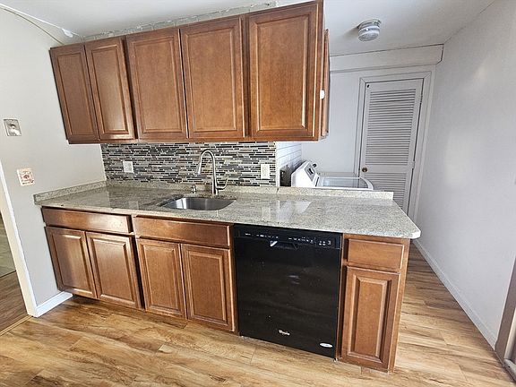 4th image of 8 Algonquin Dr