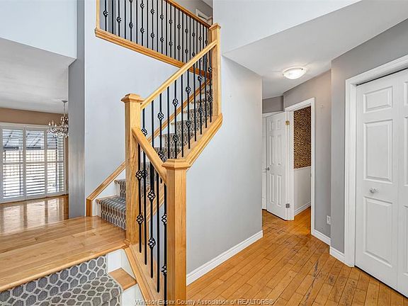 3rd image of 9672 Manitou Cres