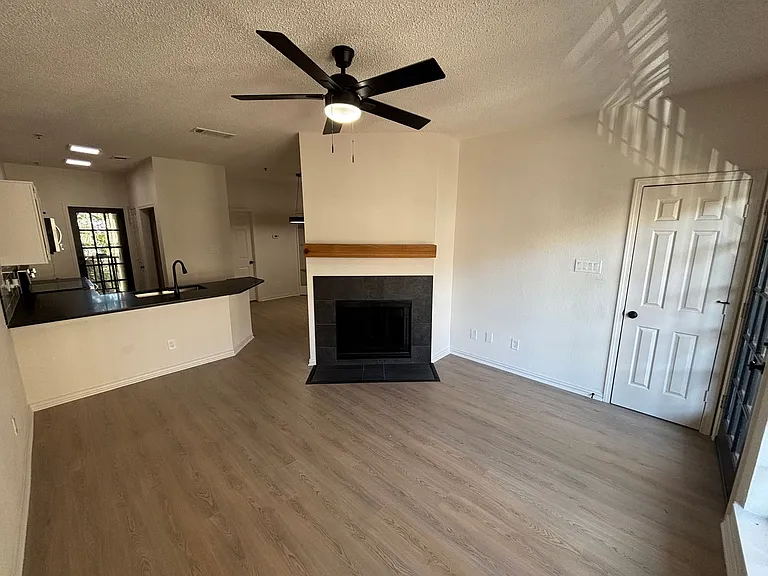 4800 W Lovers Ln #212 — Photo 10