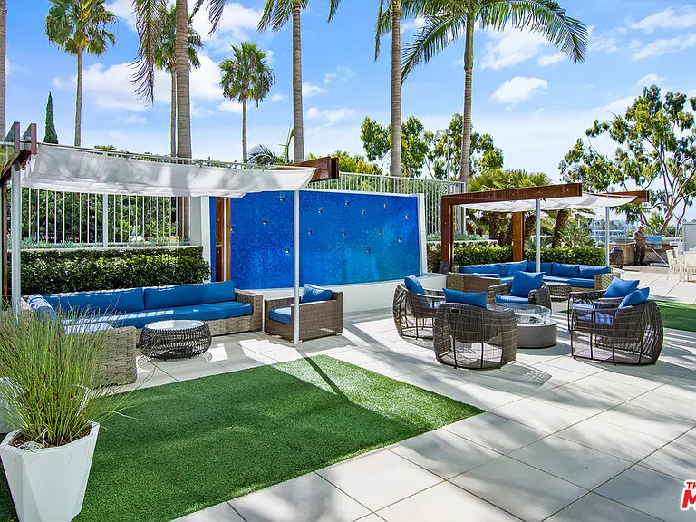 13700 Marina Pointe Dr #510 — Photo 35