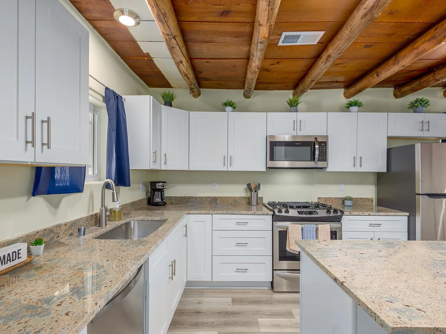 2 bed, 1108 sqft, $2,300 — Photo 2