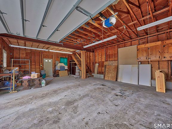 4th image of 232 Lakeside Boulevard East