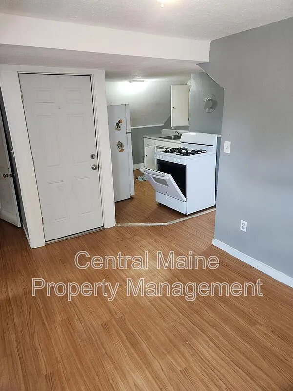 2 bed, 1.0 bath, $1,200 — Photo 1