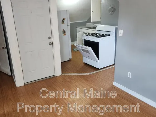 182 Blake St #5, Lewiston, ME 04240