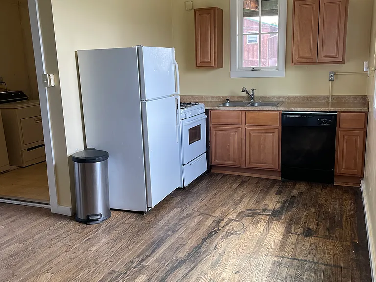 527 Elm St #D — Photo 2