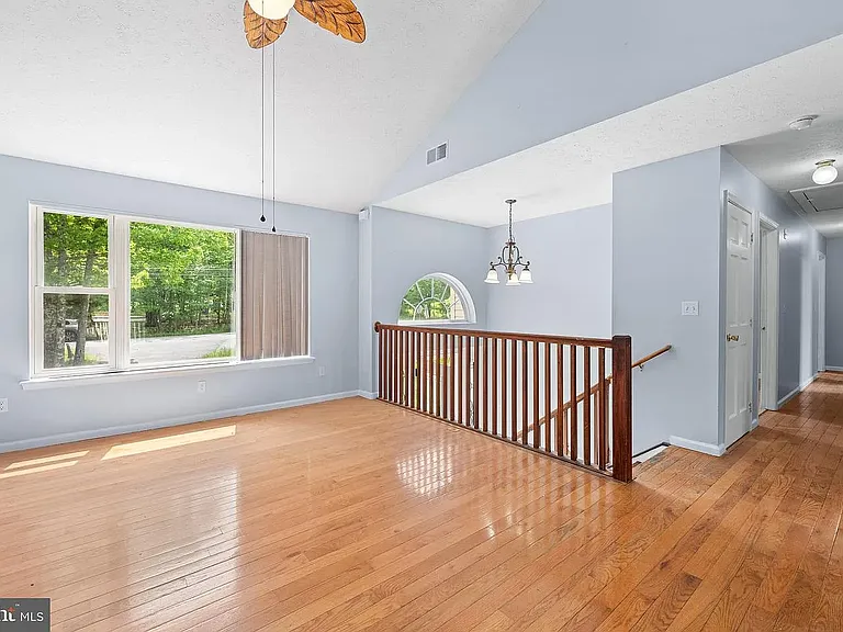 1019 Cricket Ln — Photo 24
