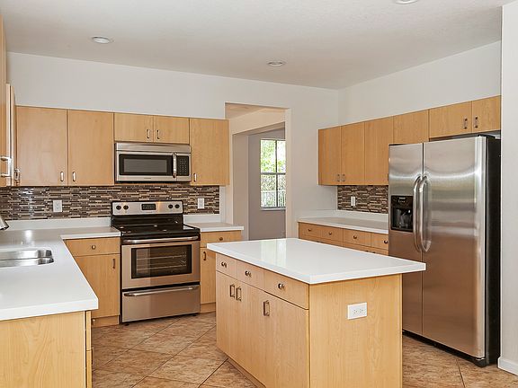 2nd image of 610 Nandina Dr