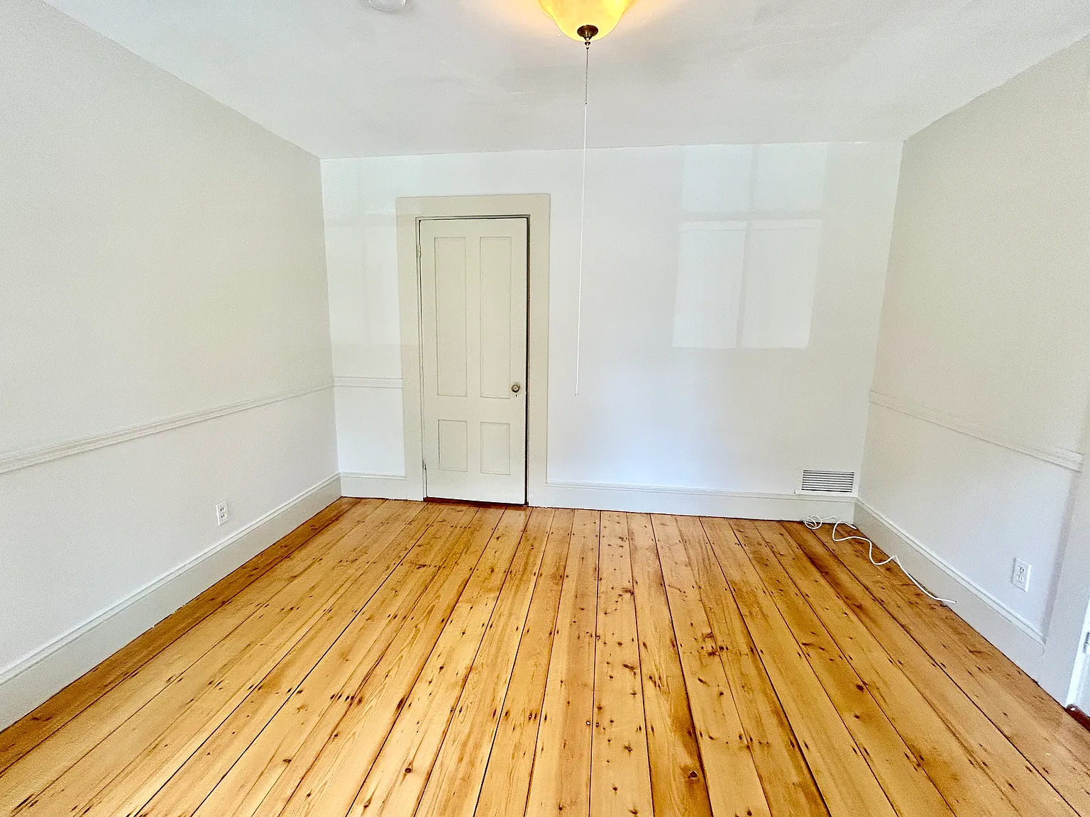 1 bed, 875 sqft, $2,300 — Photo 4