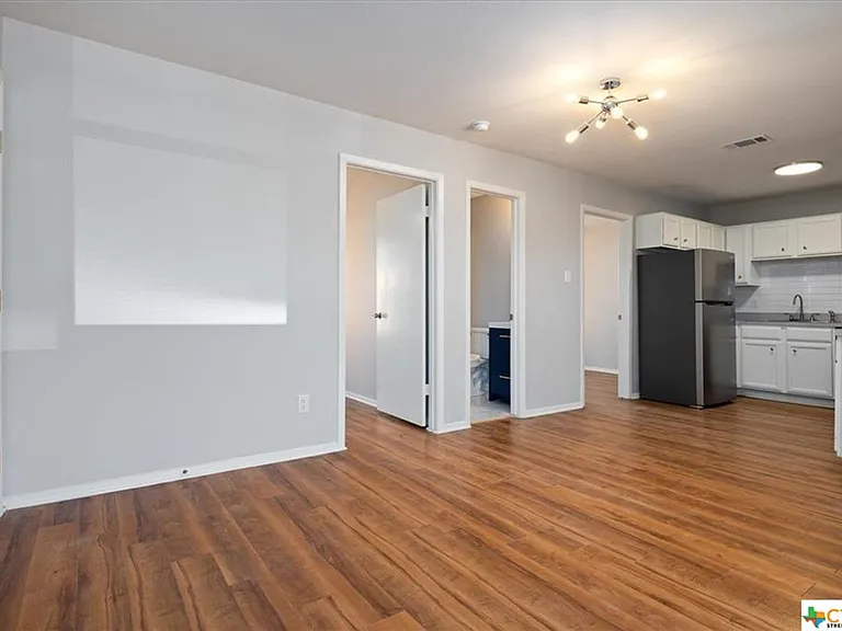 1202 Hillyer St — Photo 8