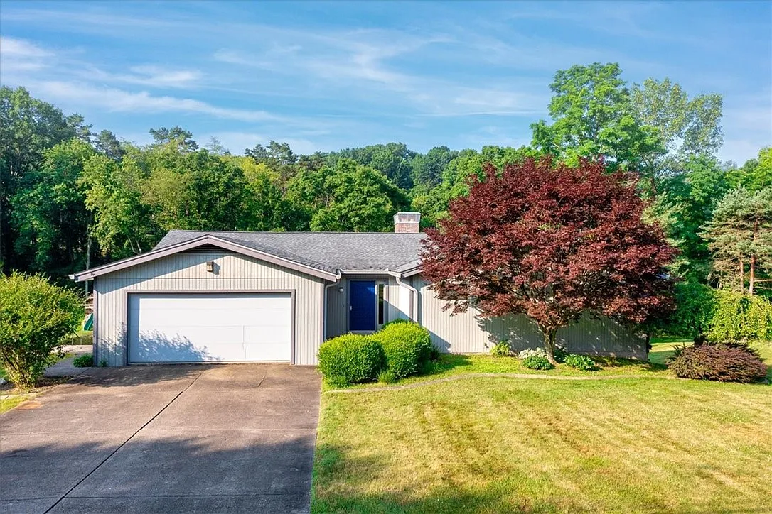 1446 Montgomery Rd photo 1