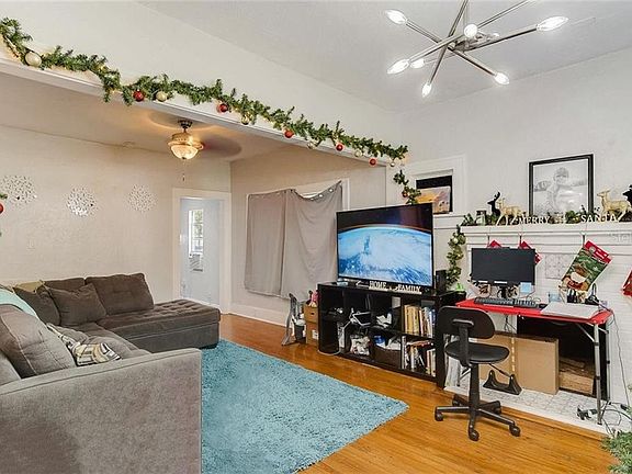 2nd image of 2126 6th St