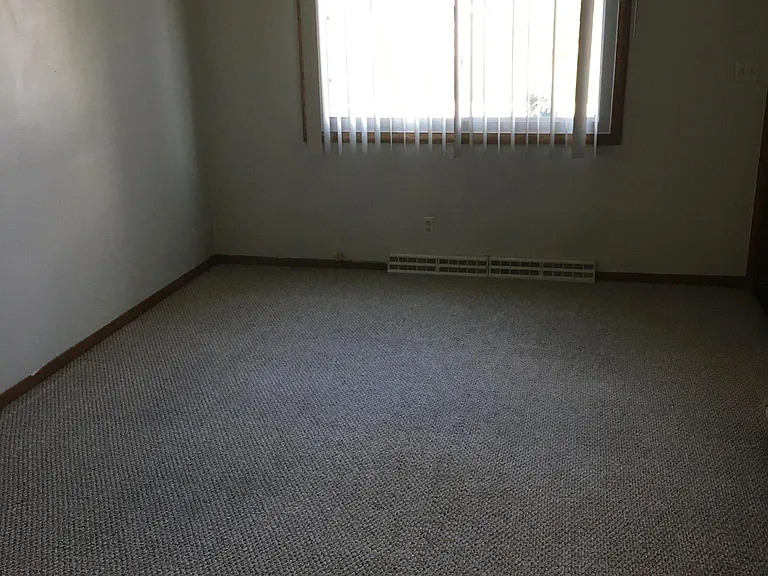 1420 Willow Ln — Photo 5
