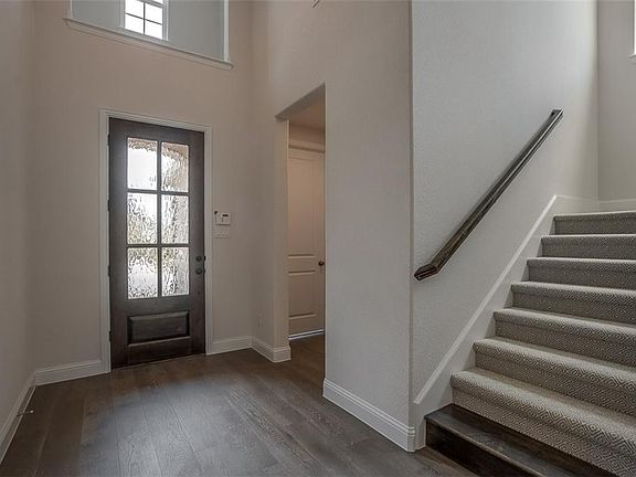4th image of 631 Ashbury Ln