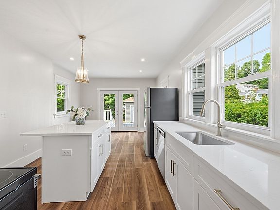 5th image of 87 Malden St