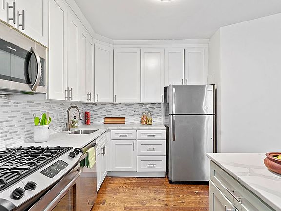 4th image of 305 W 98th St APT 3FN